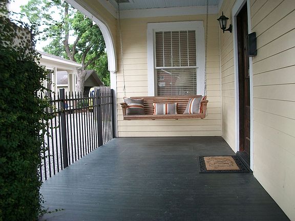3rd image of 909 Kirby St