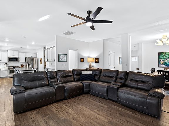 3rd image of 102 Preservation Dr