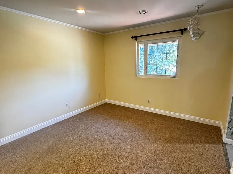 1580 Valecroft Ave — Photo 24
