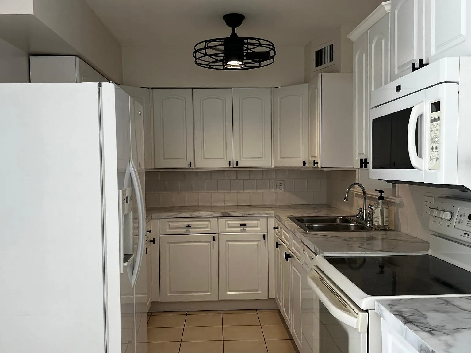 2615 Duncan Dr — Photo 2