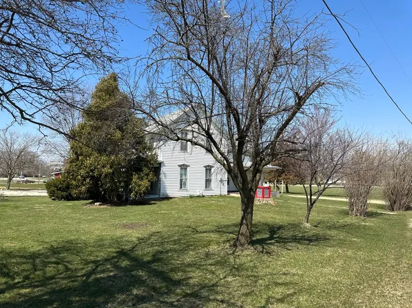 110 N Pearl St, Eleroy, IL 61027
