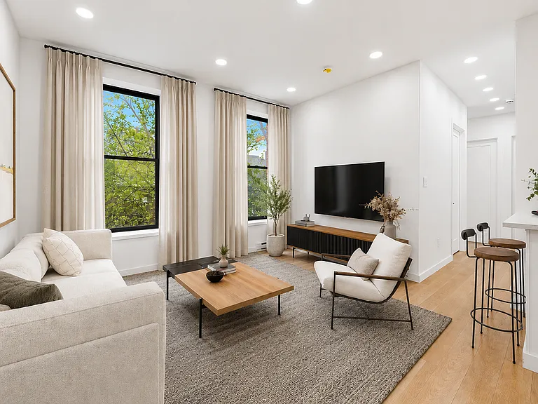 258 6th Ave #3L — Photo 1