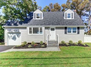 1817 Gianelli Ave, Merrick, NY 11566