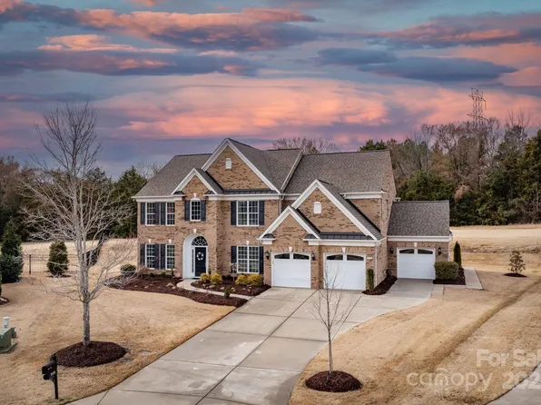 9900 Silverling Dr, Waxhaw, NC 28173