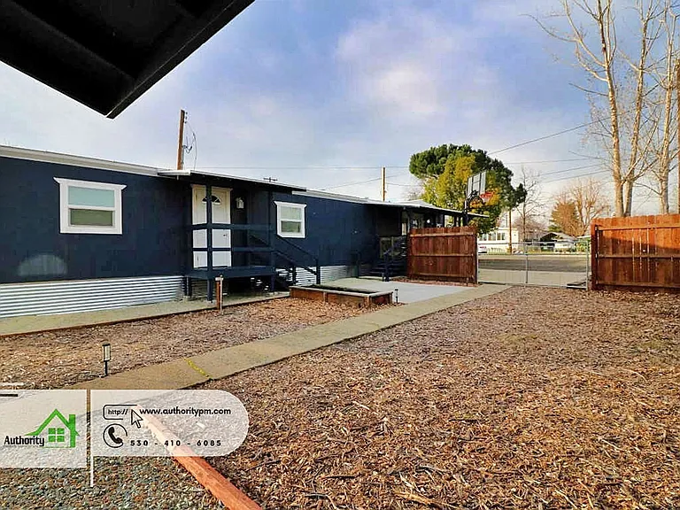 4083 Notre Dame Ave — Photo 4
