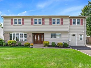 21 Stoneybrook Dr, Old Bridge, NJ 08857