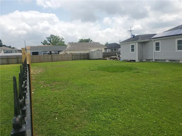 2512 Pressburg St, New Orleans, LA 70122