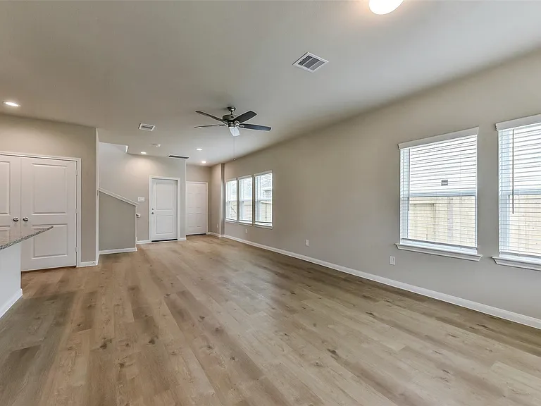 3842 Sugardale St — Photo 6