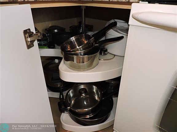 5th image of 324 SE 10th St APT 205