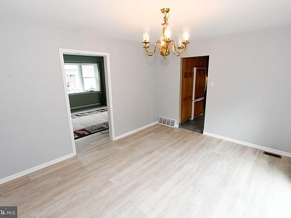 5th image of 84 Woodstock Dr