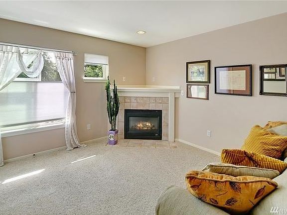 2nd image of 12345 Roosevelt Way NE APT 204