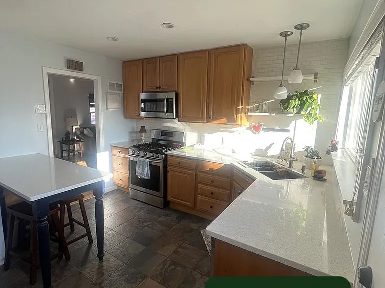 1233 E La Salle St — Photo 6