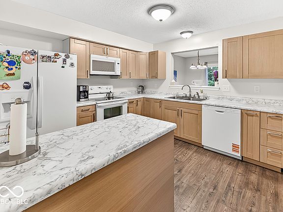 4th image of 3308 Montgomery Dr