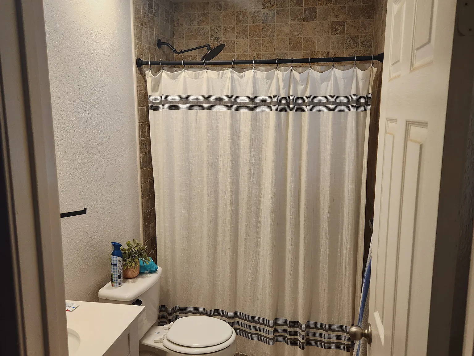 4 bed, 1344 sqft, $2,600 — Photo 2