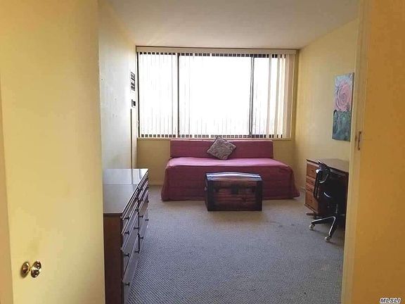 4th image of 26910 Grand Central Pkwy APT 3W