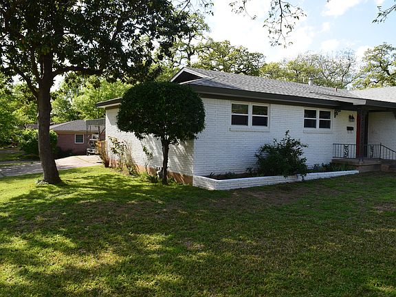 3rd image of 602 Oakwood Dr