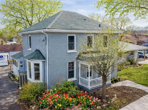 18 Kay St, Cambridge, ON N1S 2T6