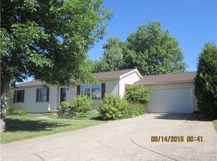 5945 Shoreham Dr, Lake View, NY 14085
