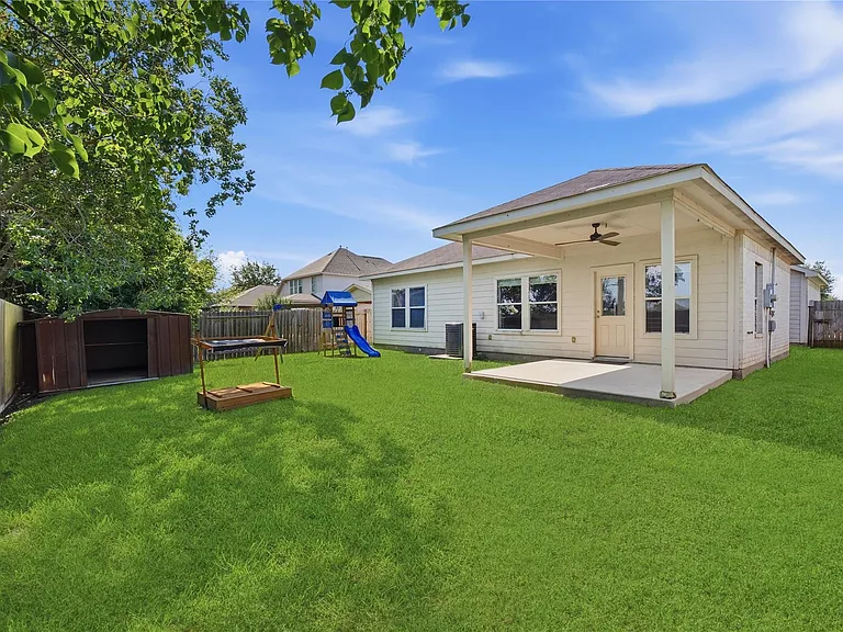 1707 N Highlands Xing — Photo 40