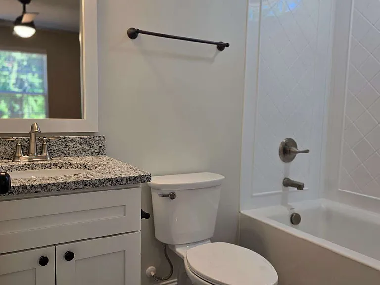 402 Giles St #B — Photo 30
