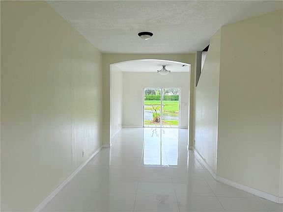 3rd image of 4722 Lago Vista Drive #4722