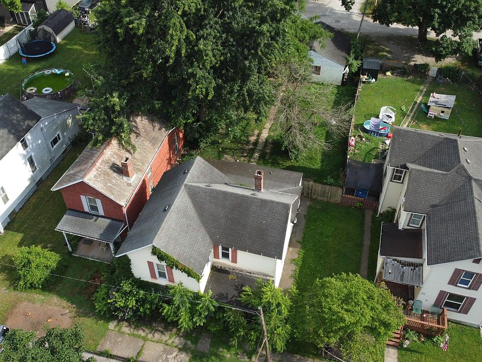 2nd image of 184 Lake St