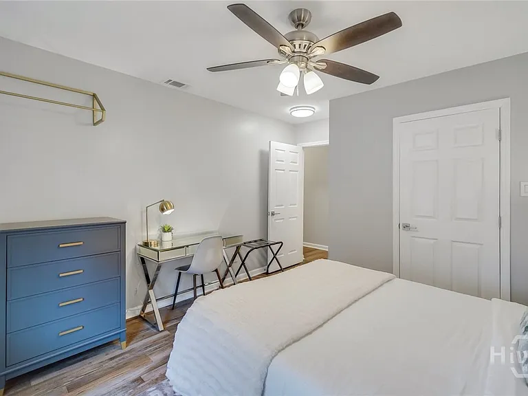 321 W 31st St #1 — Photo 13