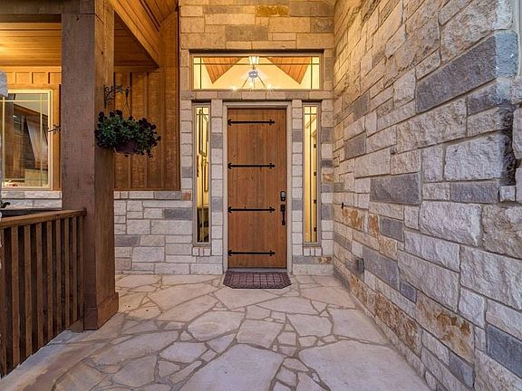 2nd image of 5 Heritage Oaks Dr