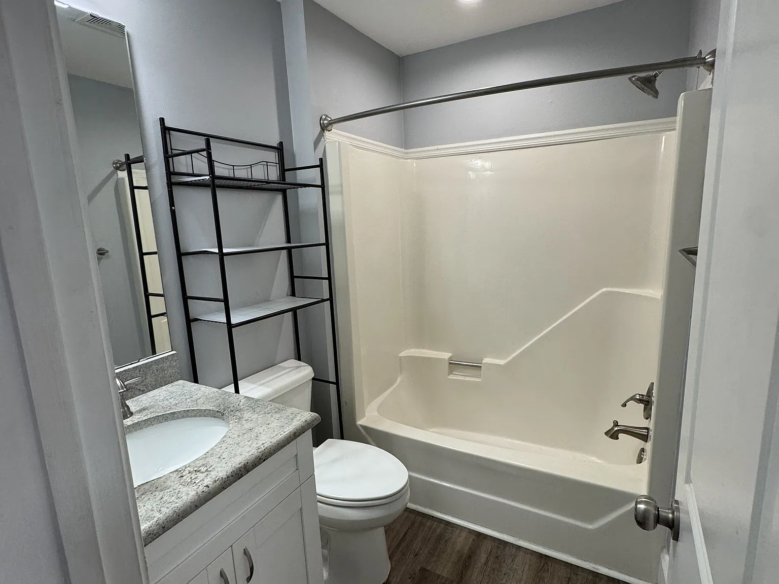 1 bed, 700 sqft, $1,150 — Photo 3