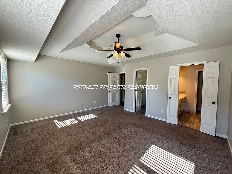 1209 SE Bridgehampton Way — Photo 9