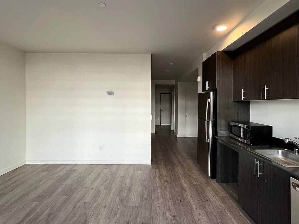 1st image of 128 Harvard Ave E #506