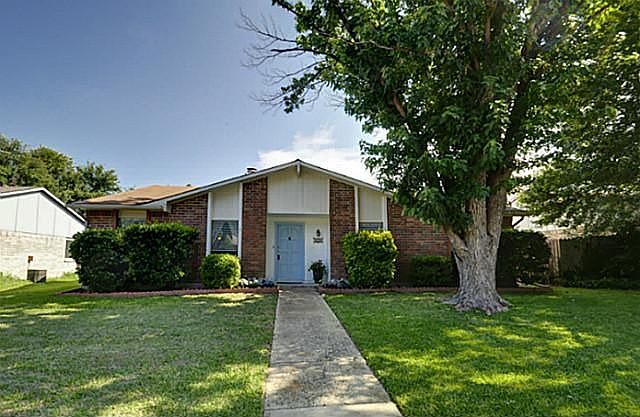 1st image of 828 Cambridge Dr