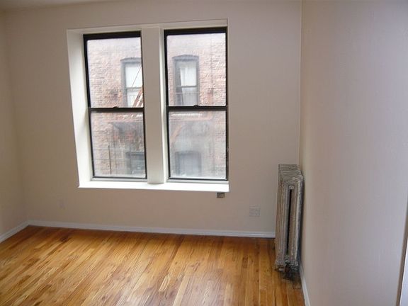 3rd image of 209 W 108th St APT 3