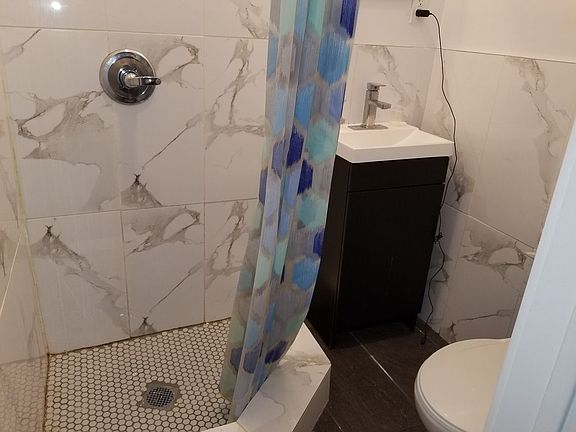 2nd image of 2025 Regent Pl APT D3