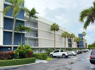 877 NE 195th St APT 320, Miami, FL 33179
