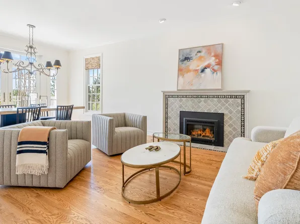 9021 NW Bartholomew Dr, Portland, OR 97229