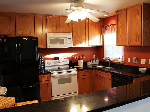 3rd image of 123 Gwynn Cir