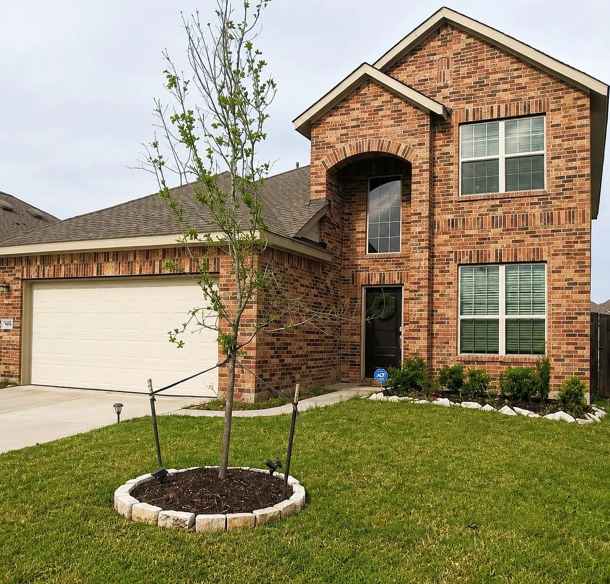4 bed, 2.5 bath, 2233 sqft, $2,450 — Photo 1