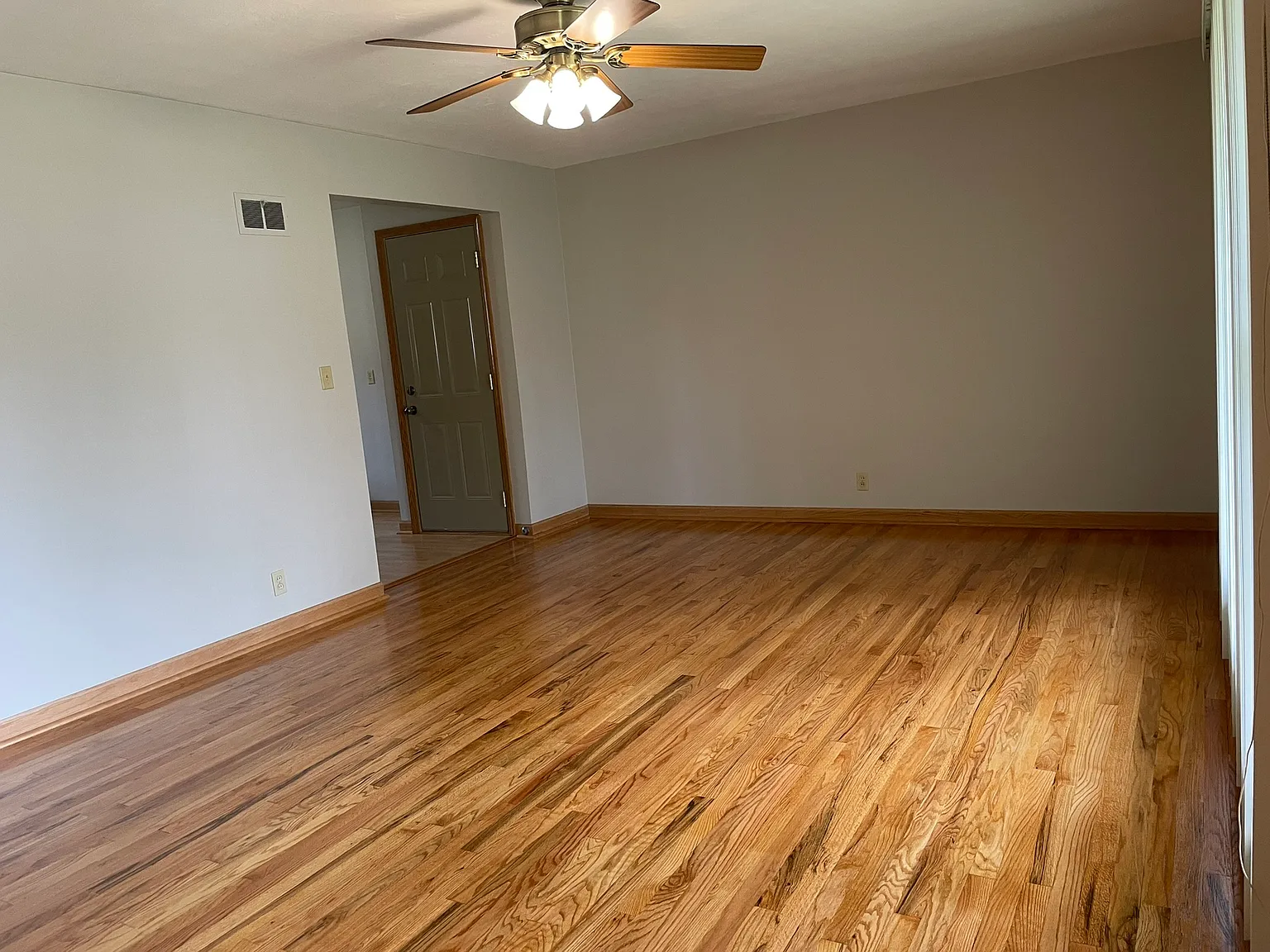 3 bed, 2100 sqft, $1,800 — Photo 3