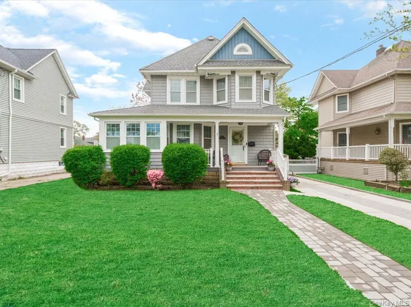 28 Union Place, Lynbrook, NY 11563