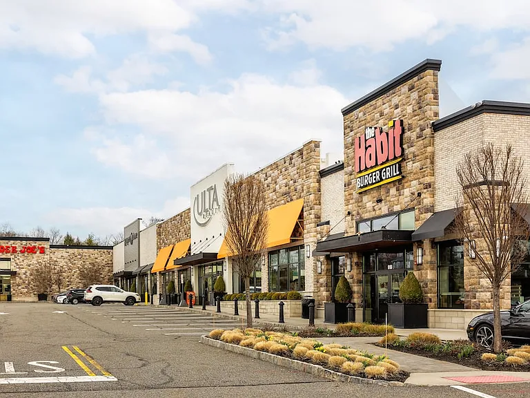Located near Trader Joe's and a variety of retail and dining options