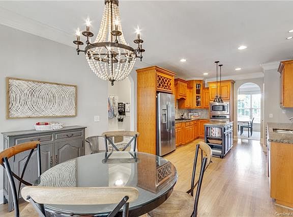 5th image of 7775 Chapel Creek Dr