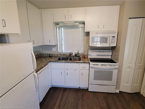 4th image of 677 W Wesley Cir