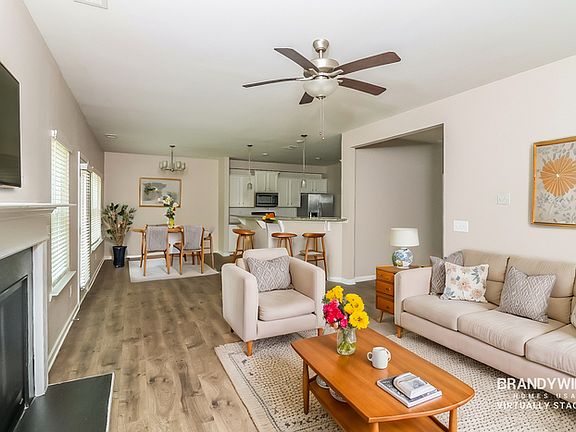 2nd image of 1011 Shadow Glen Dr
