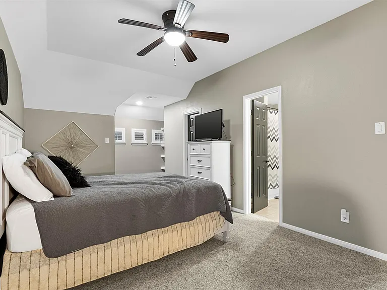 13923 Prospect Point Dr — Photo 45