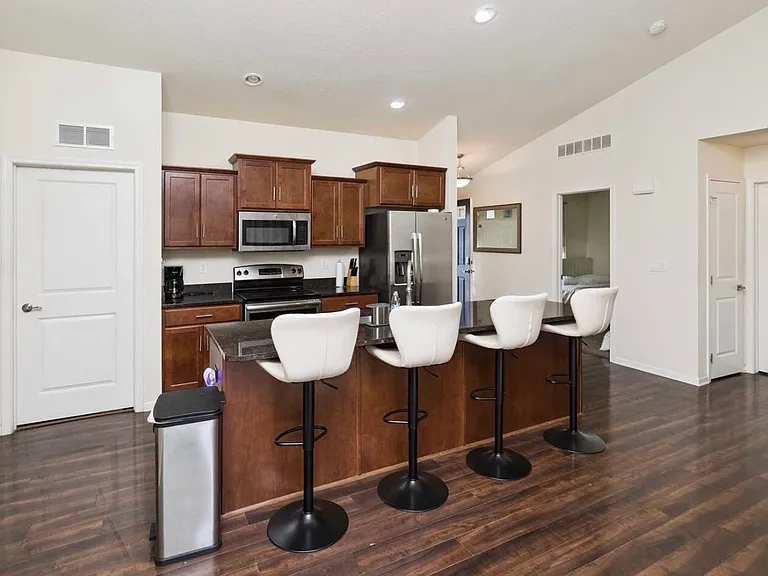 4614 E Valdez Dr #DES — Photo 9