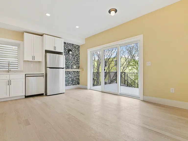 184 Paris St #3 — Photo 2