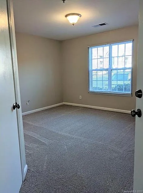 3 bed, 1136 sqft, $1,700 — Photo 1