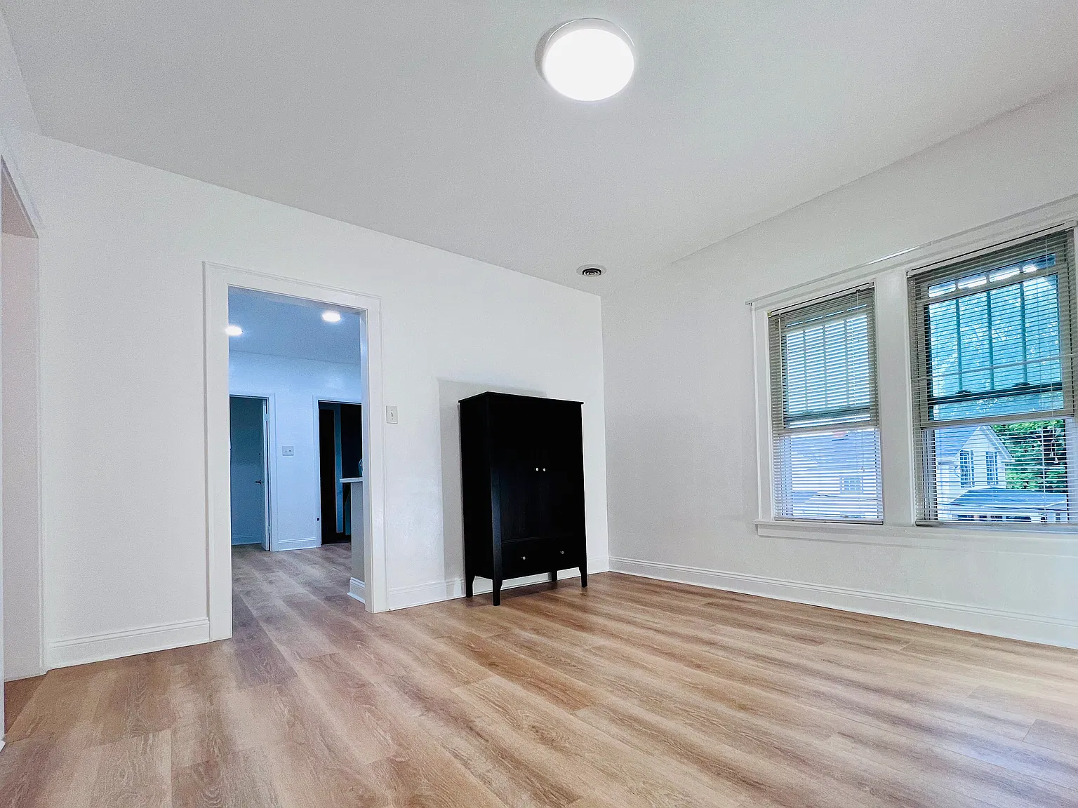 3 bed, 1500 sqft, $2,500 — Photo 4