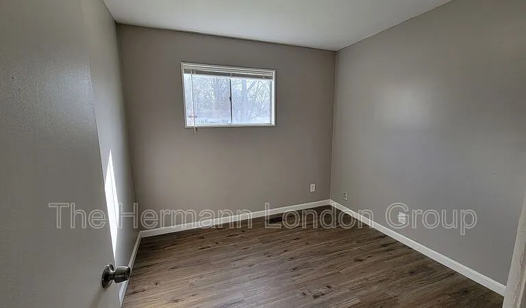 227 Meadowcrest Dr — Photo 5